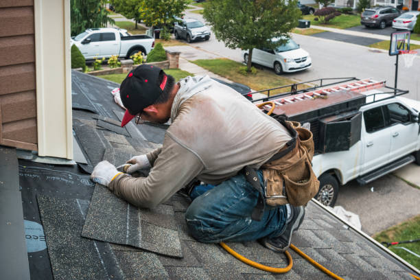 Professional Roofing technician working in Robinson, ND
